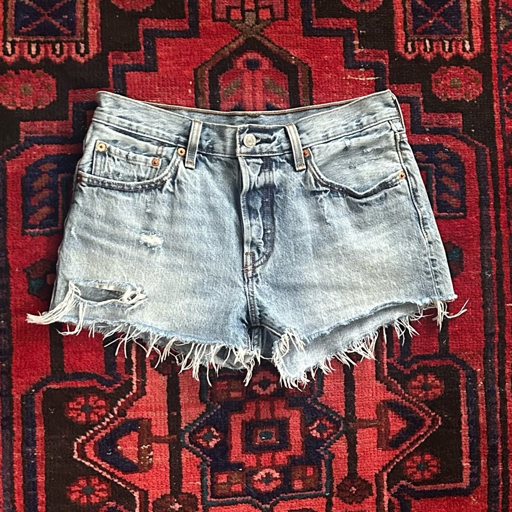 Levi’s 501 Shorts in Waveline (Sold Out) Size 27